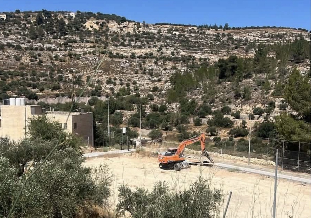 الاحتلال يهدم ملعب مدرسة بتير الثانوية الذي يعود انشاؤه لاكثر من 60 عاما 